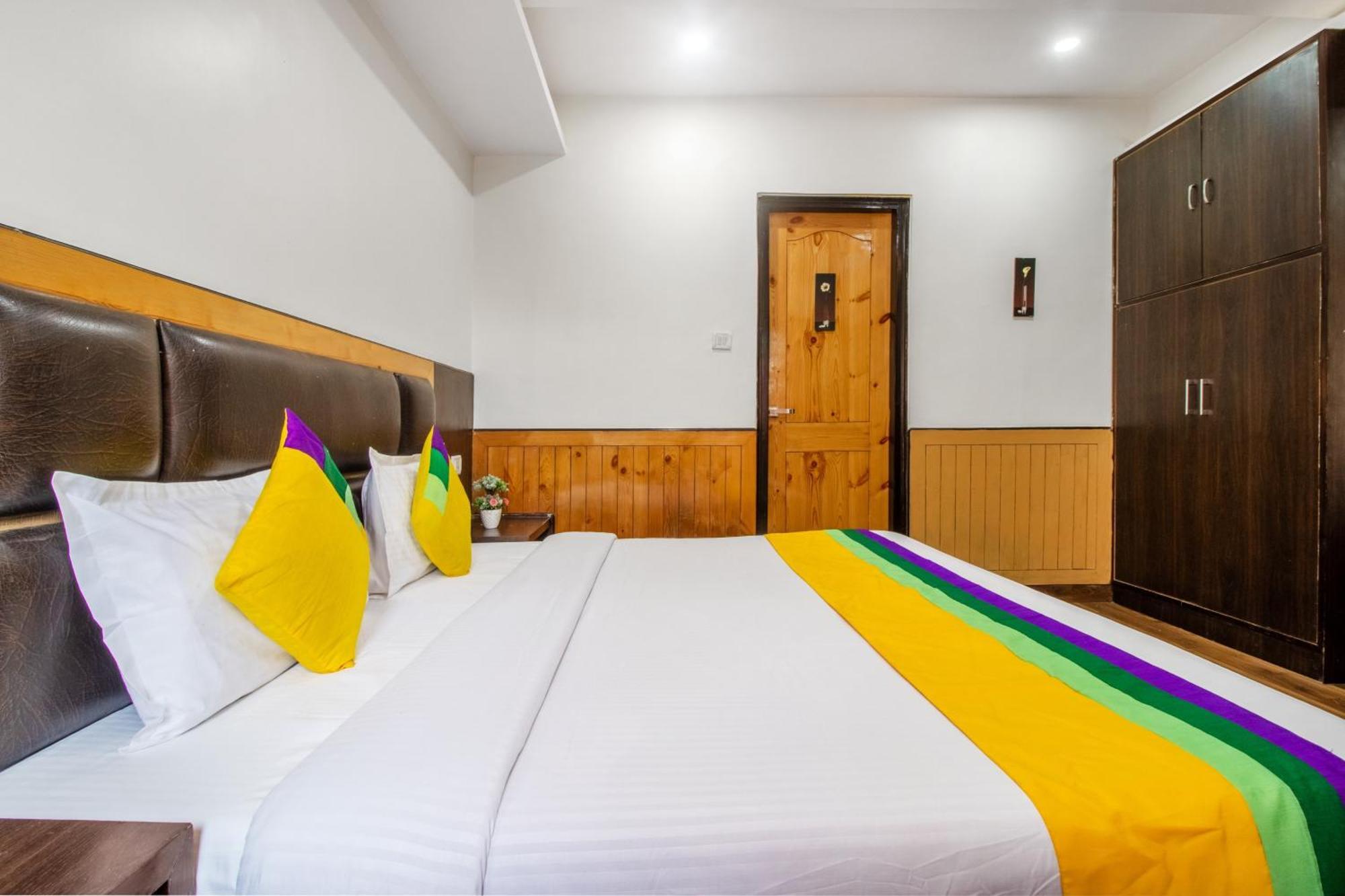 Itsy Hotels Avantika With Forest View Simlá Kültér fotó