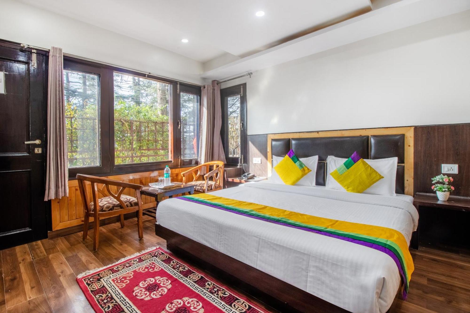 Itsy Hotels Avantika With Forest View Simlá Kültér fotó
