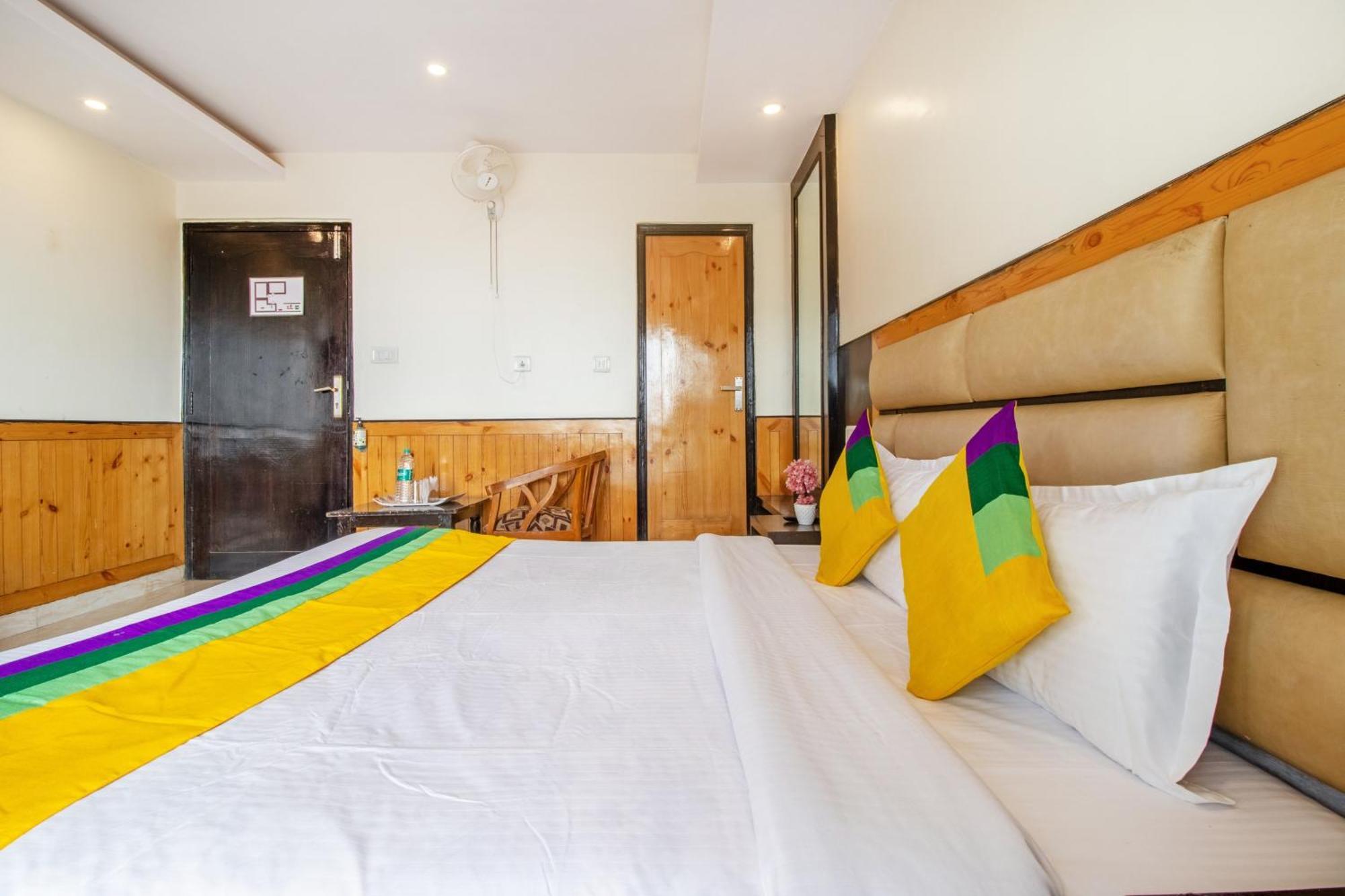 Itsy Hotels Avantika With Forest View Simlá Kültér fotó