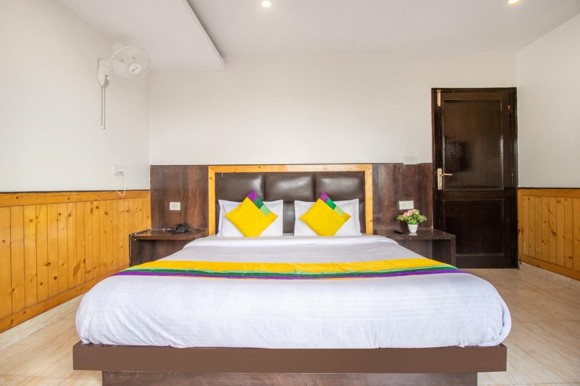 Itsy Hotels Avantika With Forest View Simlá Kültér fotó