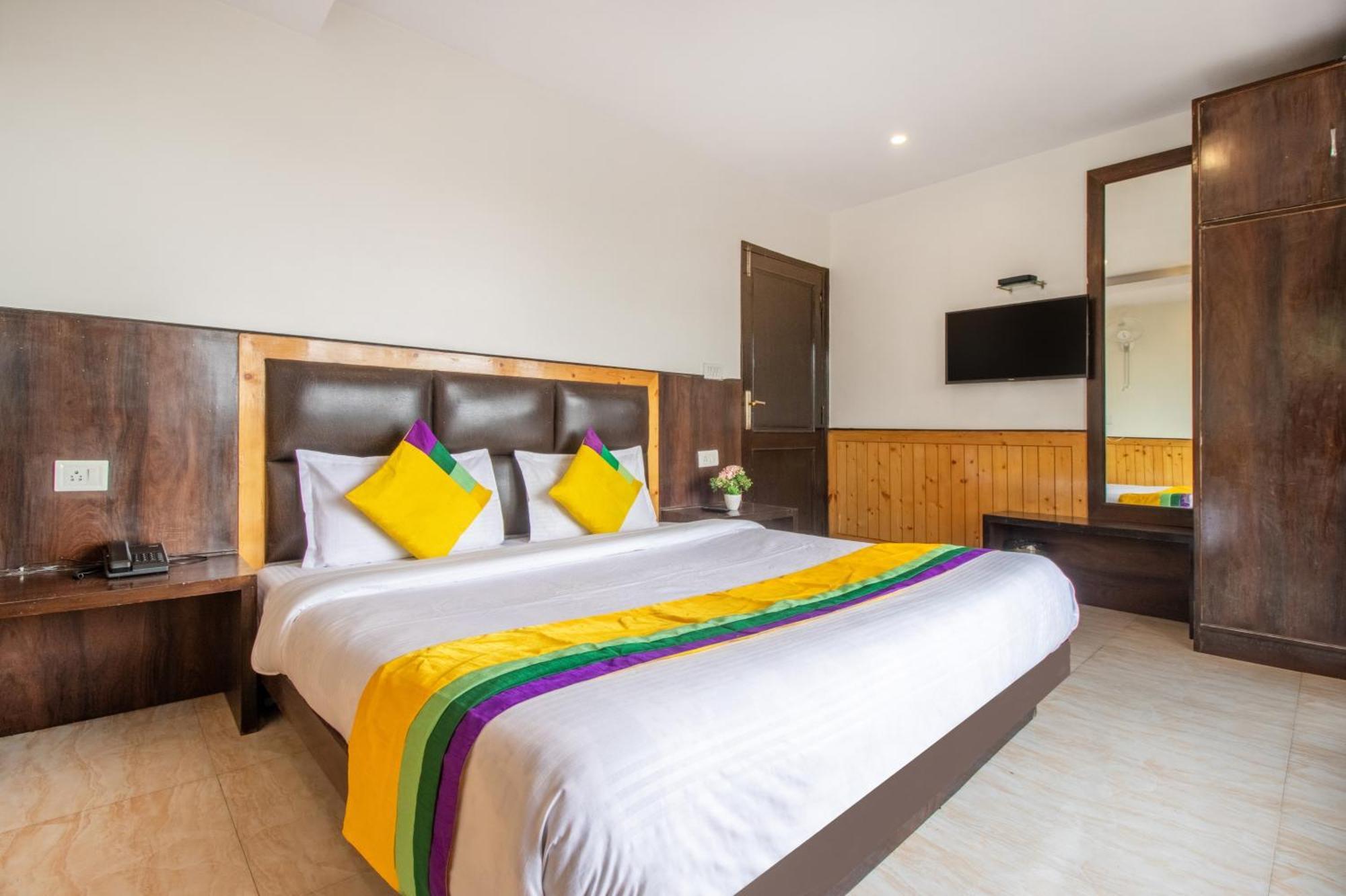 Itsy Hotels Avantika With Forest View Simlá Kültér fotó